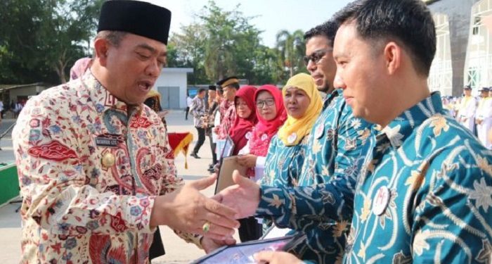 Peringati HUT PMI ke-74, Tiga Warga Kota Cirebon Raih Cincin Emas dari Presiden RI