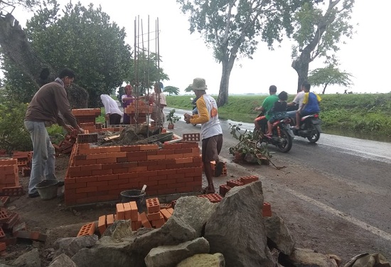  Gapura  Pembatas Gegesik Arjawinangun Kembali Dibangun 