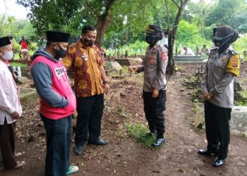 Muspika Cigasong Monitoring Prosesi Pemakaman Jenazah Covid-19