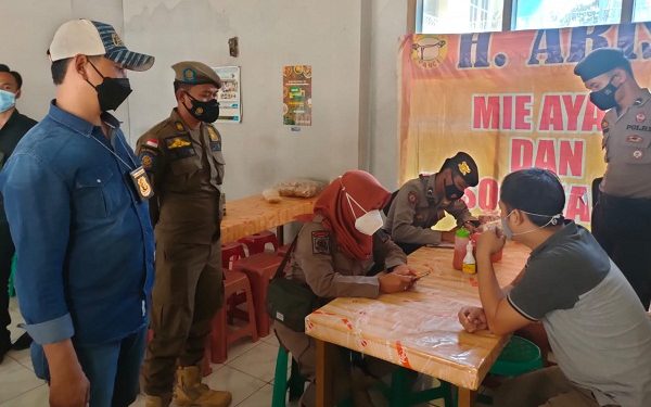 Langgar PPKM Darurat, 12 Pedagang Di Majalengka Didenda Rp 300 Ribu ...