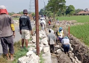 Pemdes Gintung Ranjeng Kerjakan Saluran Irigasi Sepanjang 520 Meter